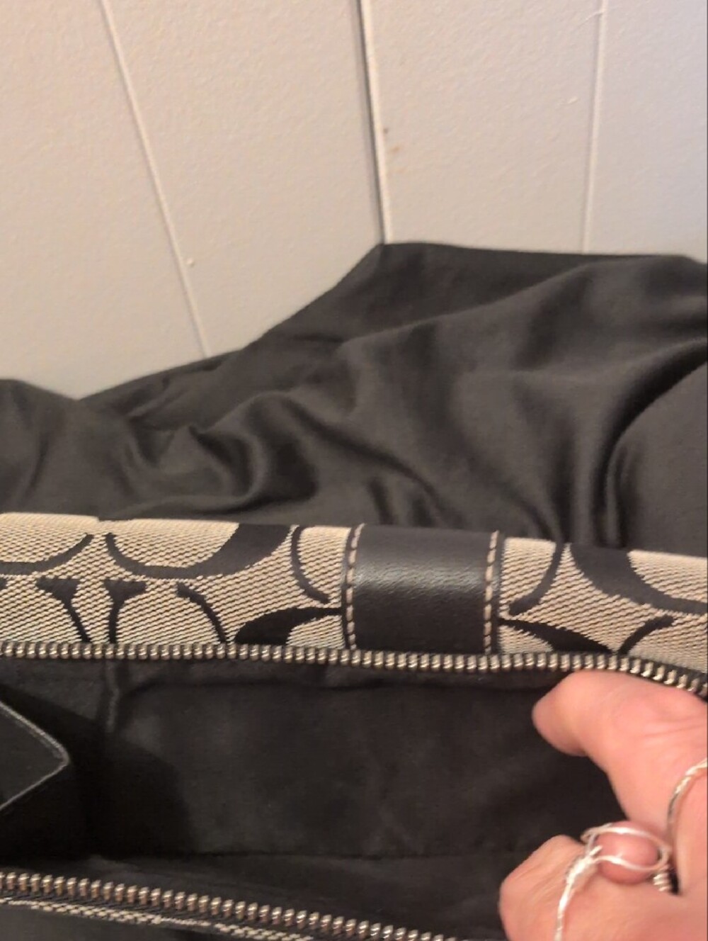 Coach Vintage Black and Tan Signature Continental Wallet - Picture 4 of 16